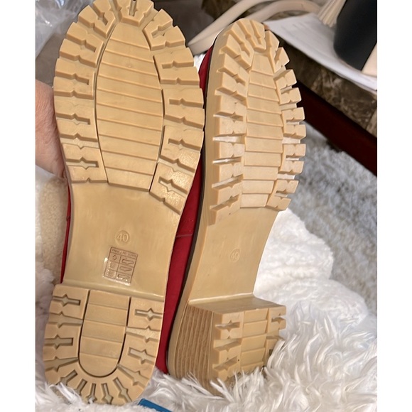 FAUX SUEDE Red Sherpa Lined Cuffed Ankle Booties Size 8 NIB - Picture 5 of 6